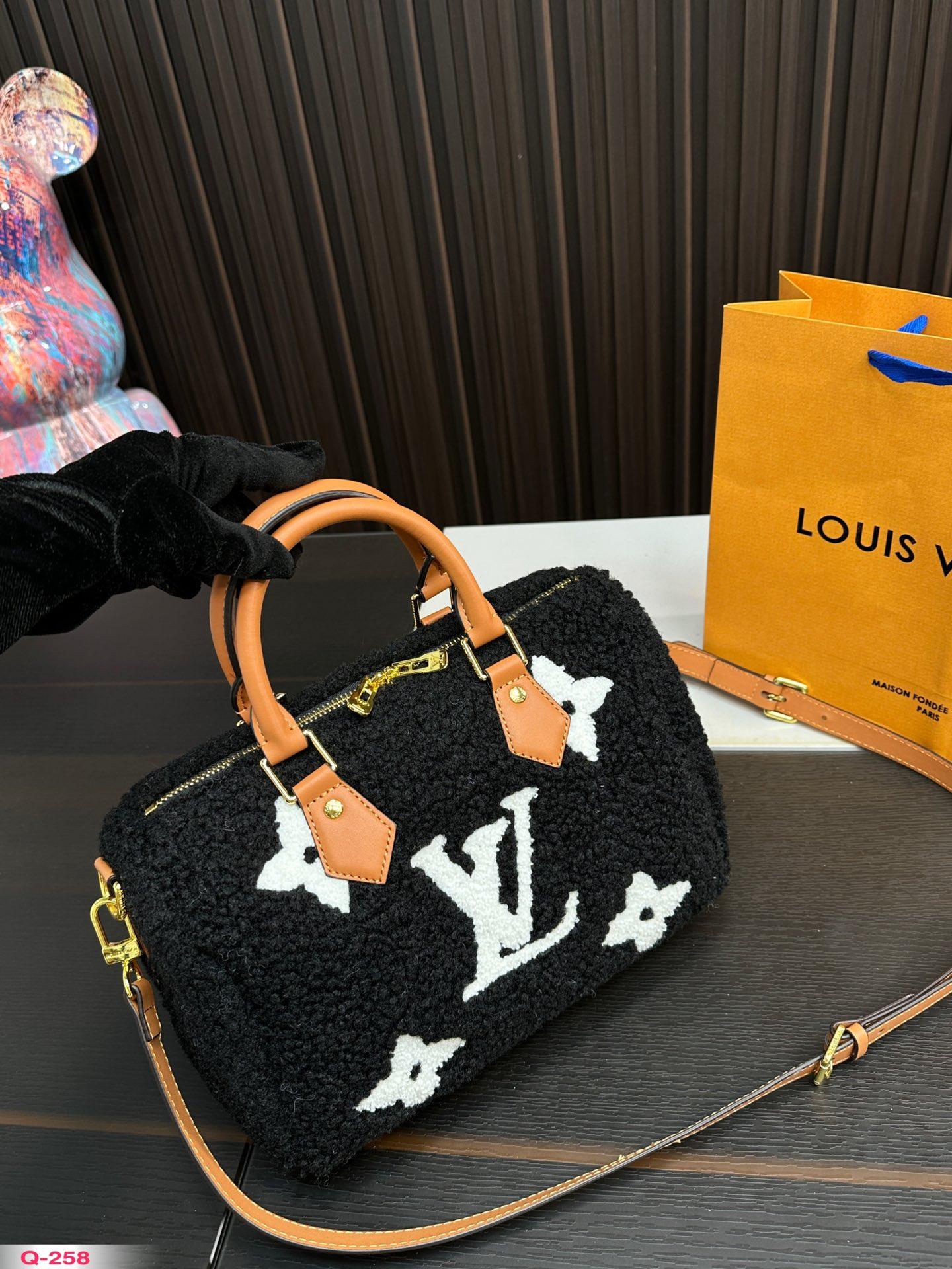 Replica Louis Vuitton Bag 26*18CM