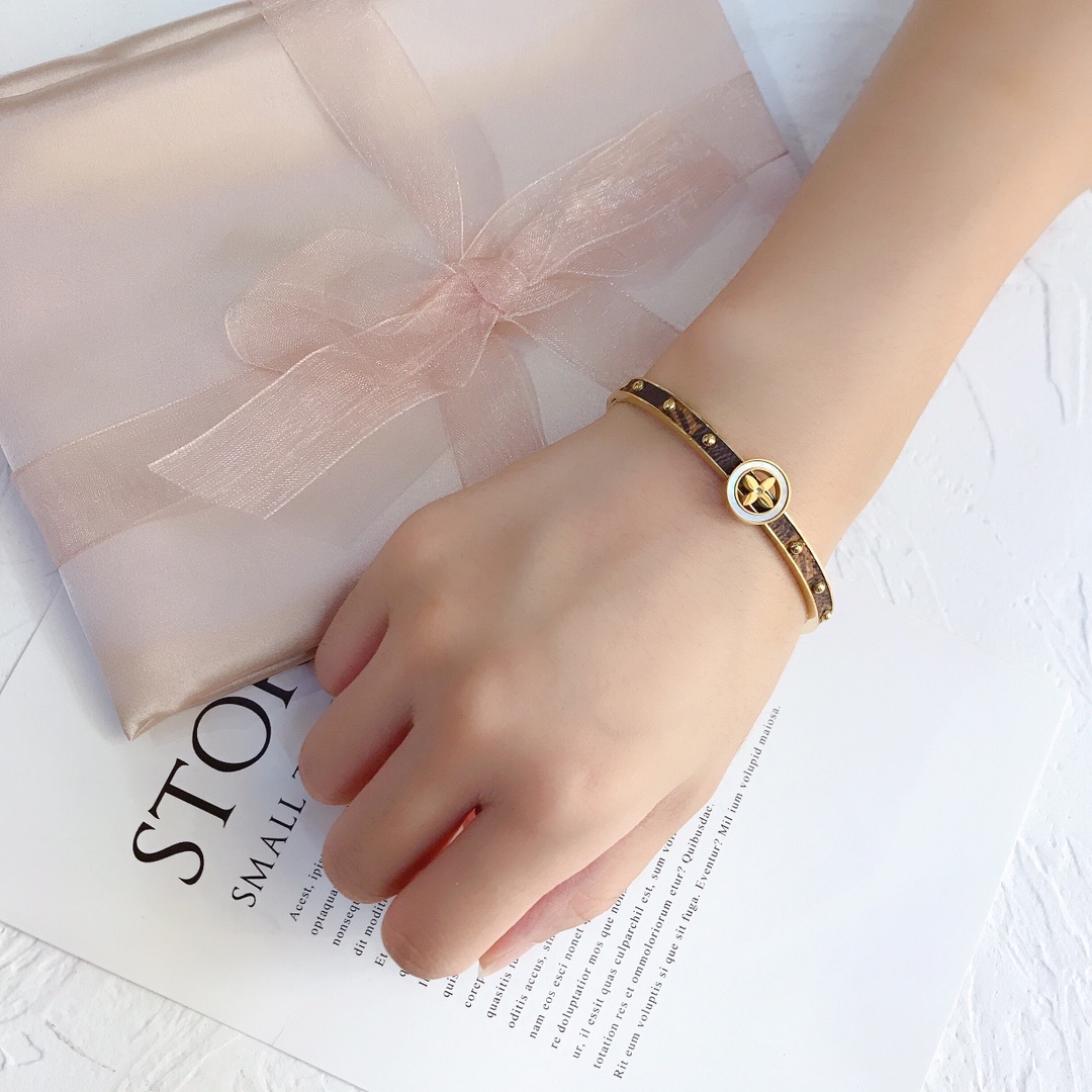 Replica LOUIS VUITTON Bangle