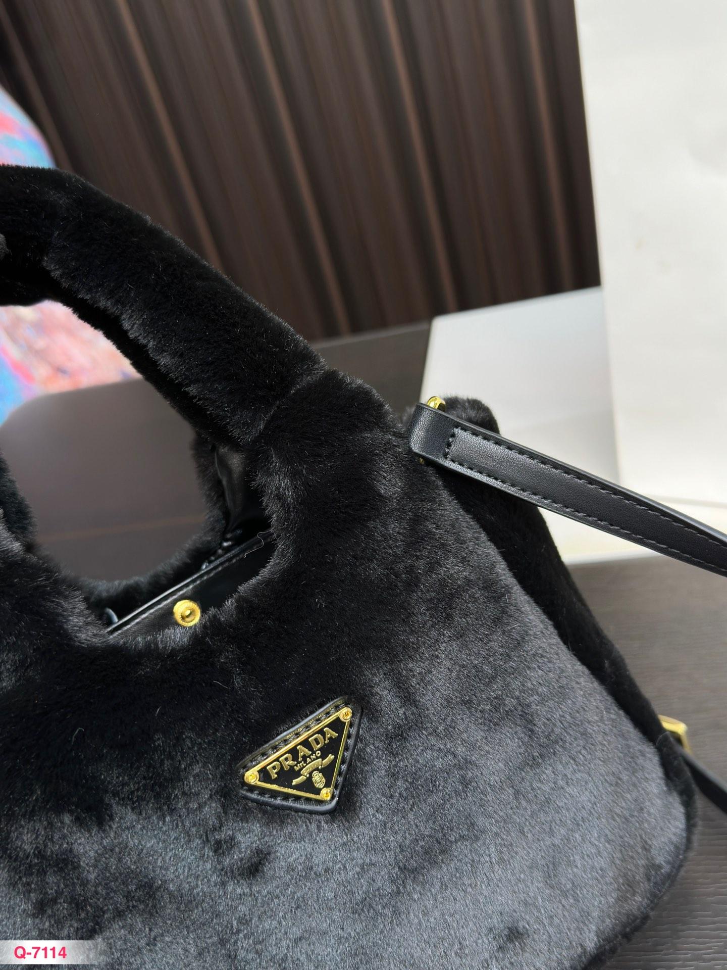Replica Prada Bag 20*16CM