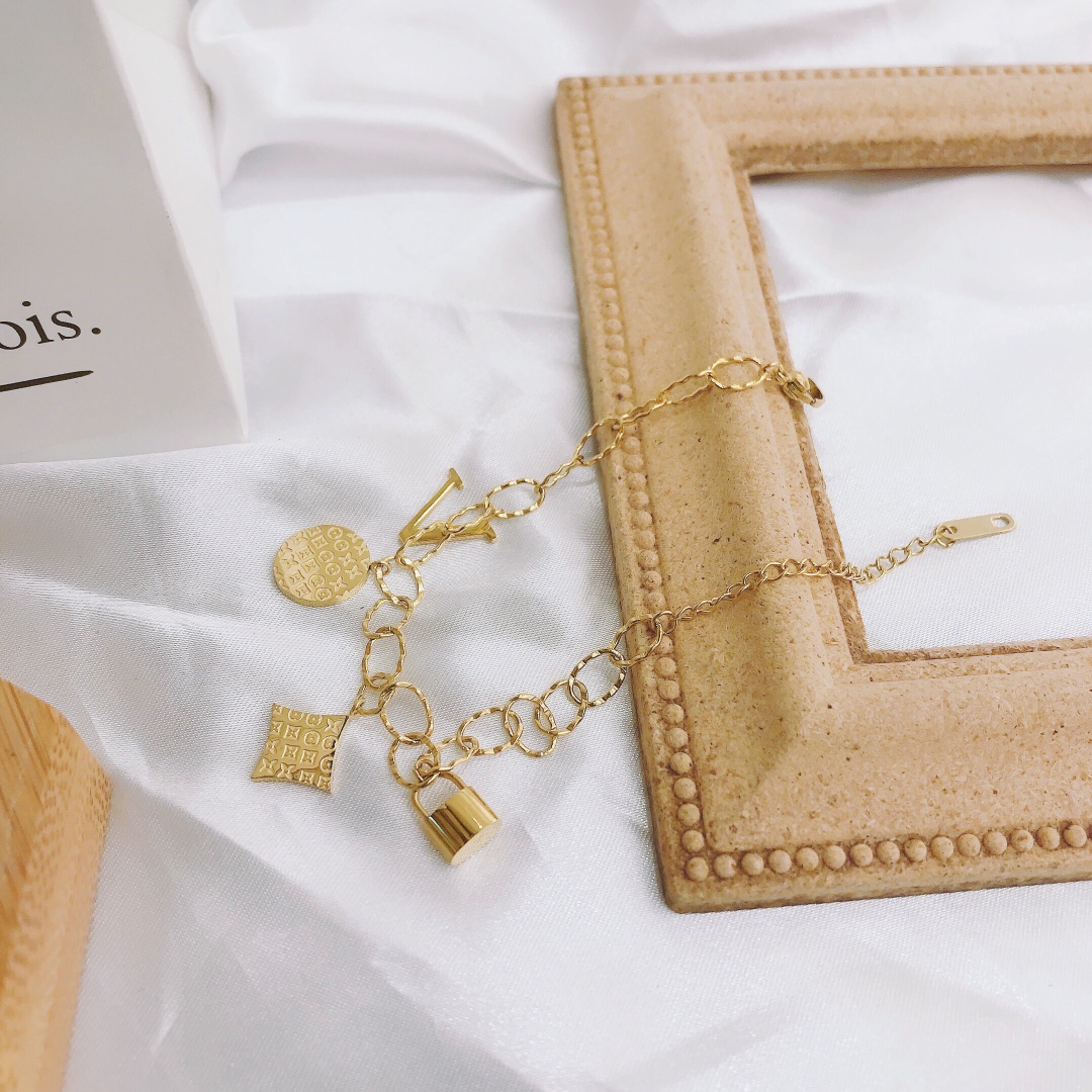 Replica LOUIS VUITTON Bracelet