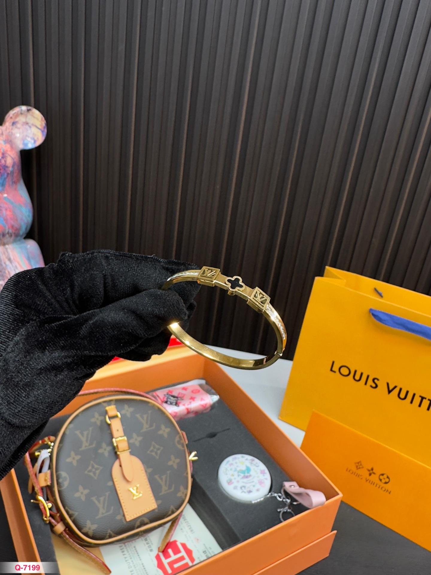 Replica Louis Vuitton Bag set 17*16CM