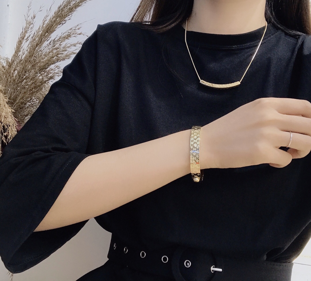Replica LOUIS VUITTON Bangle