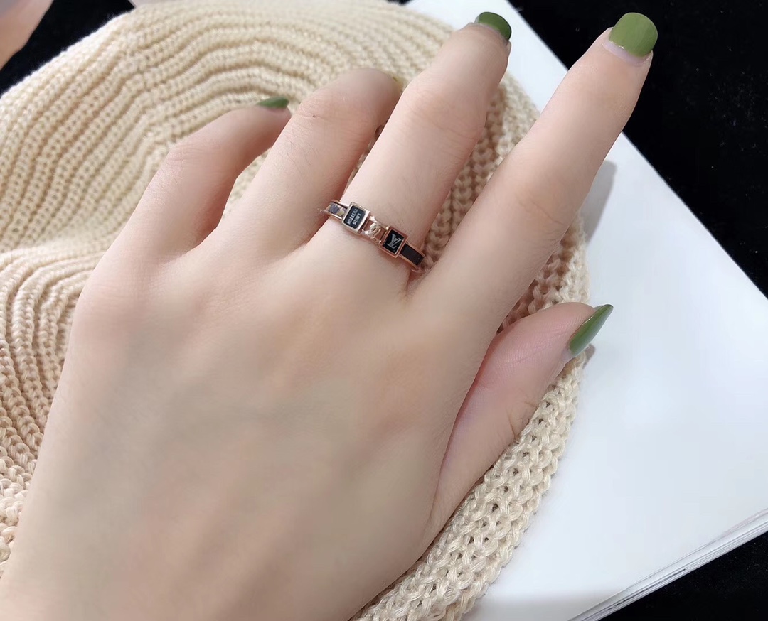 Replica LOUIS VUITTON Ring