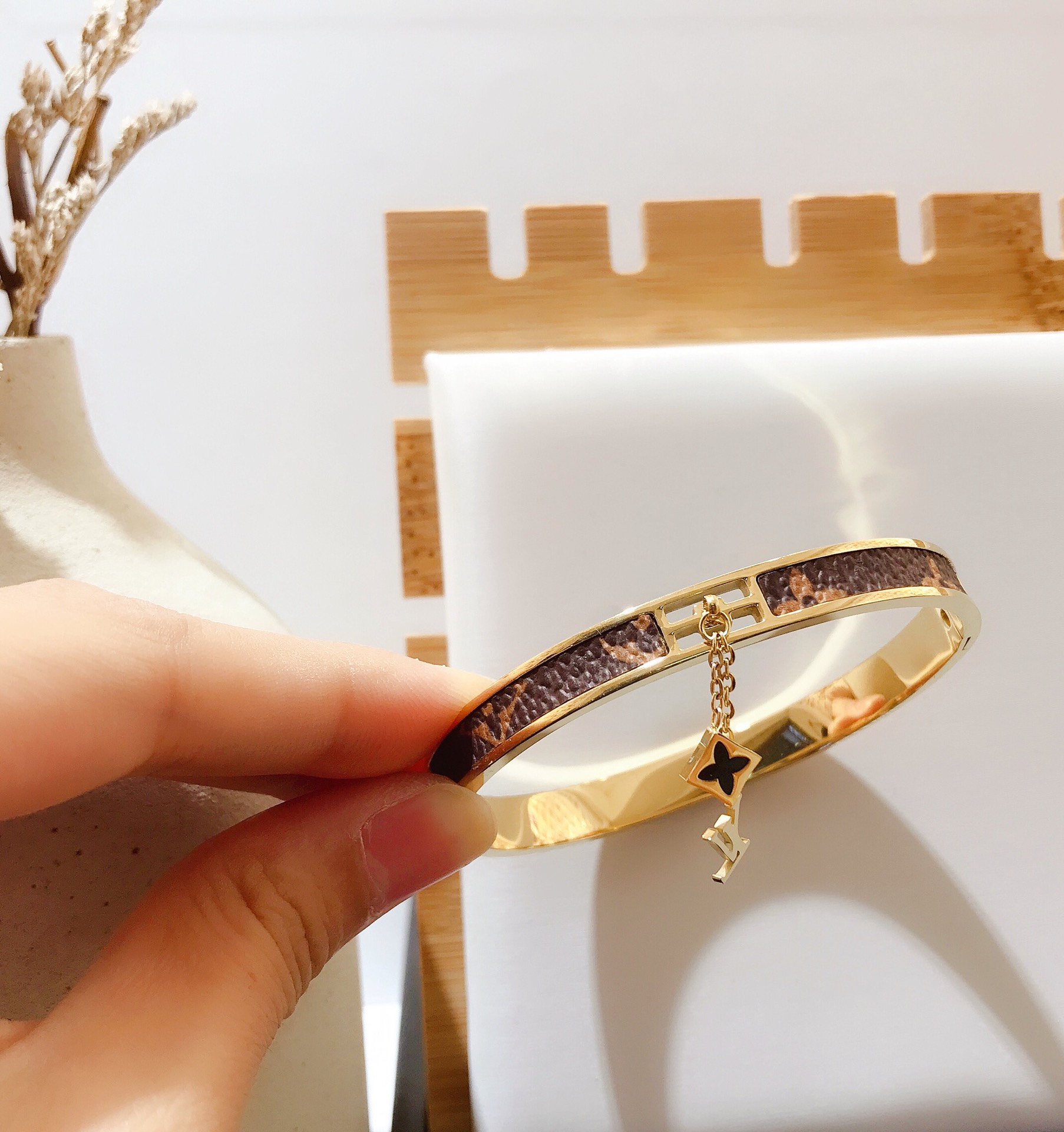 Replica LOUIS VUITTON Bangle