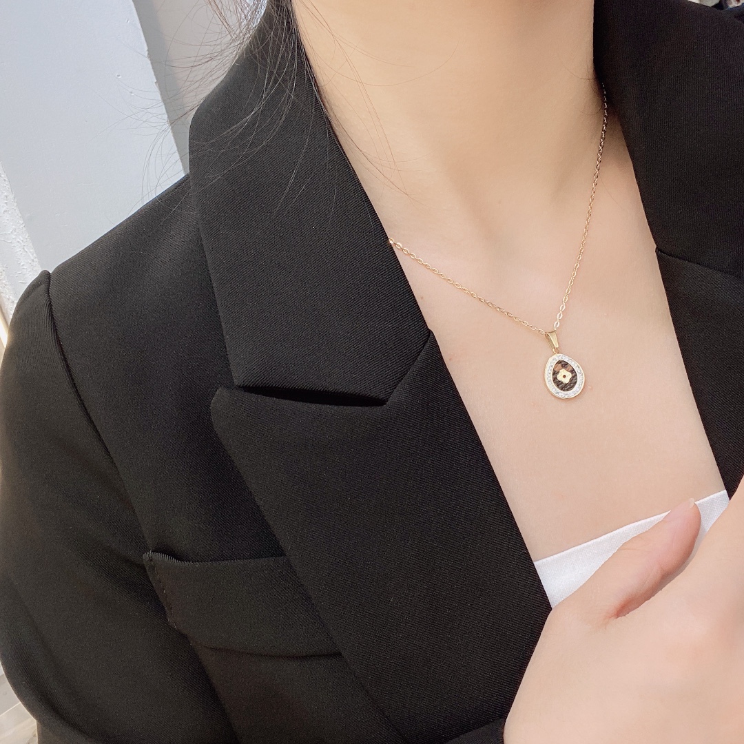 Replica LOUIS VUITTON Necklace