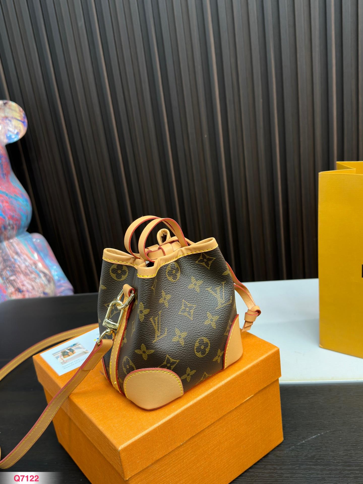 Replica Louis Vuitton Bag 13*14CM