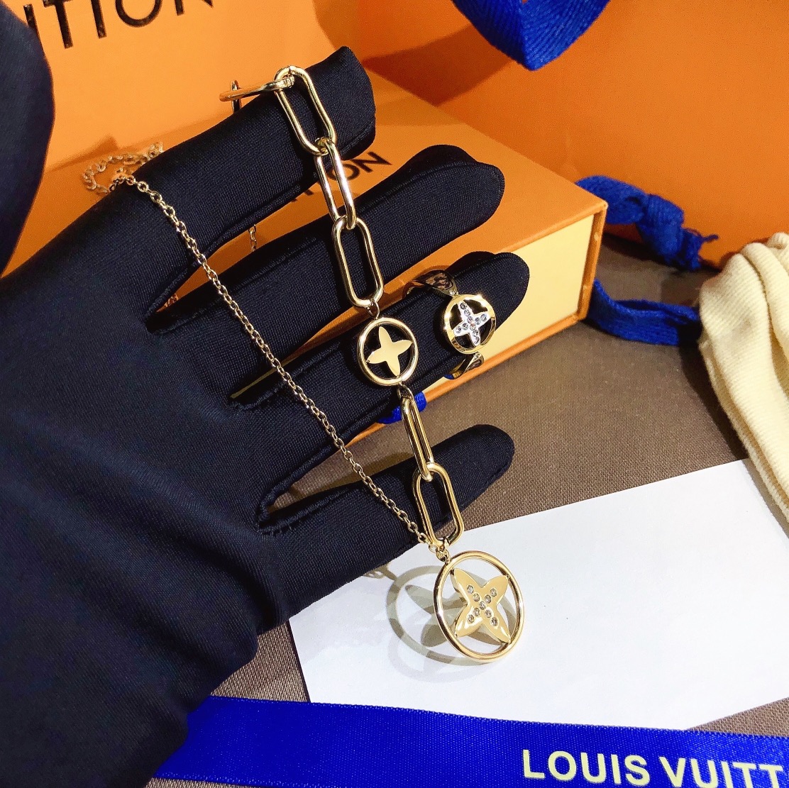 Replica LOUIS VUITTON Ring
