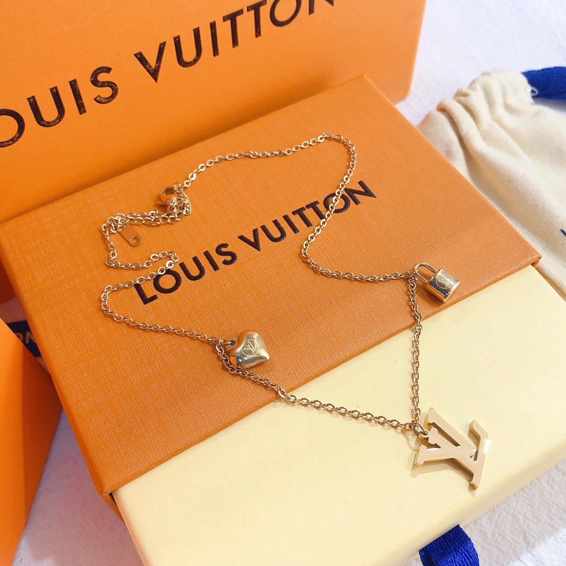 Replica LOUIS VUITTON Necklace