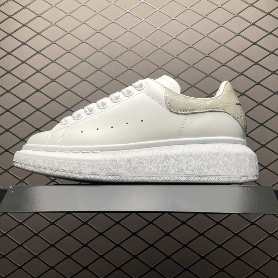 Replica Alexander McQueen Shoe Alexander McQueen size 35-45 with half size.ak