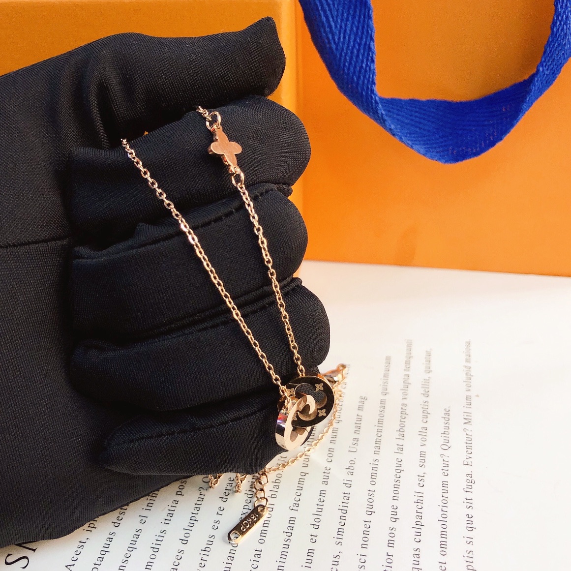 Replica LOUIS VUITTON Necklace