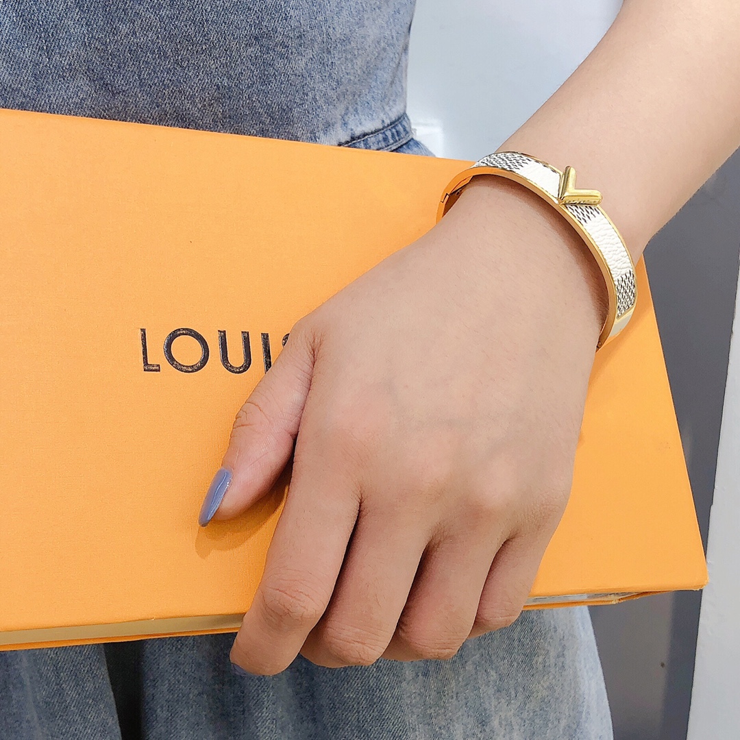 Replica LOUIS VUITTON Bangle