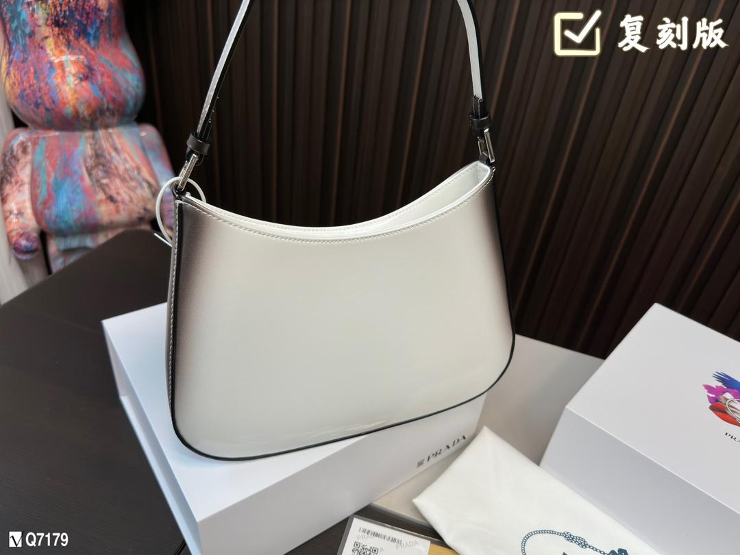 Replica Prada Bag 17*27CM