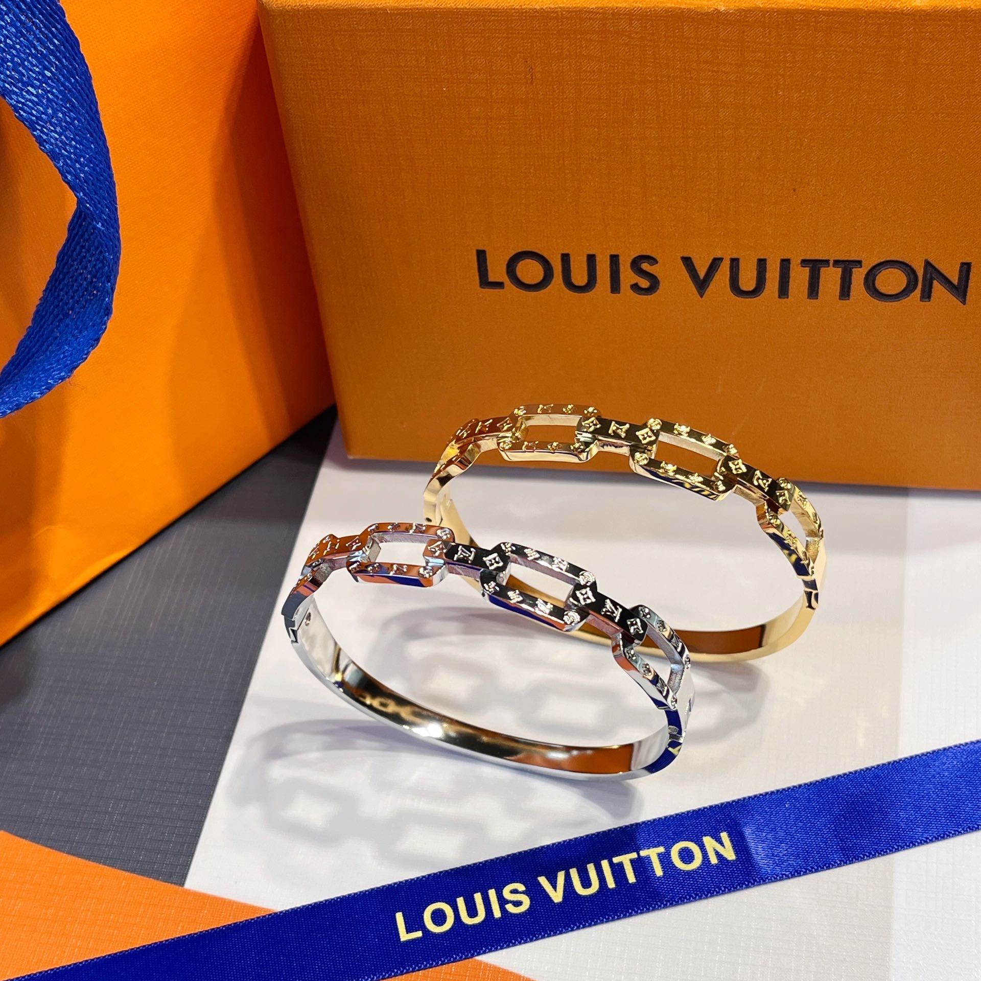 Replica LOUIS VUITTON Bangle