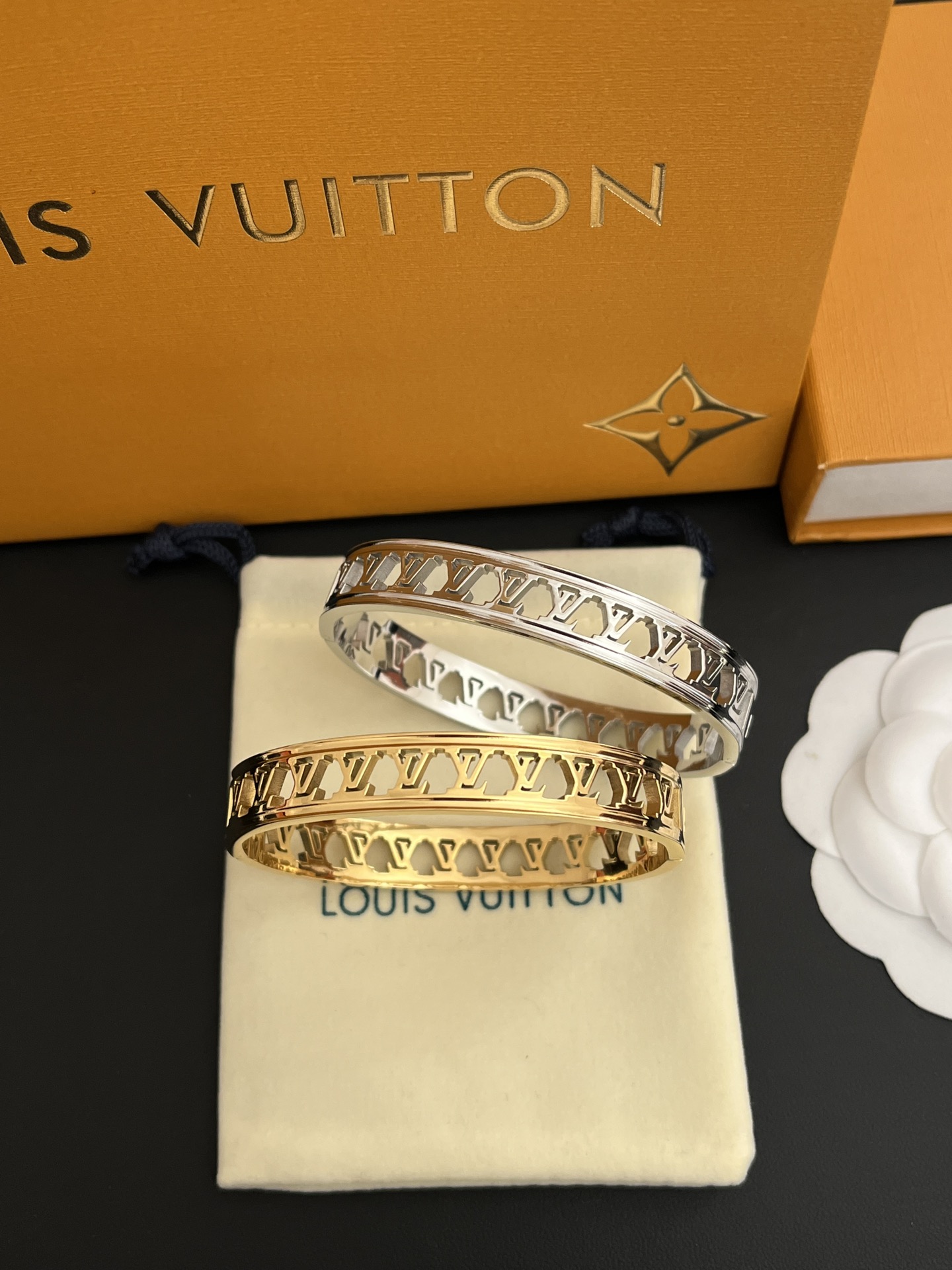 Replica LOUIS VUITTON Bangle