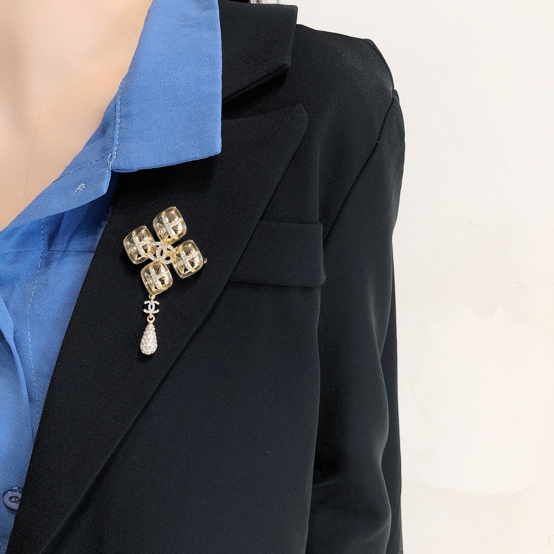 Replica CHANEL Brooch