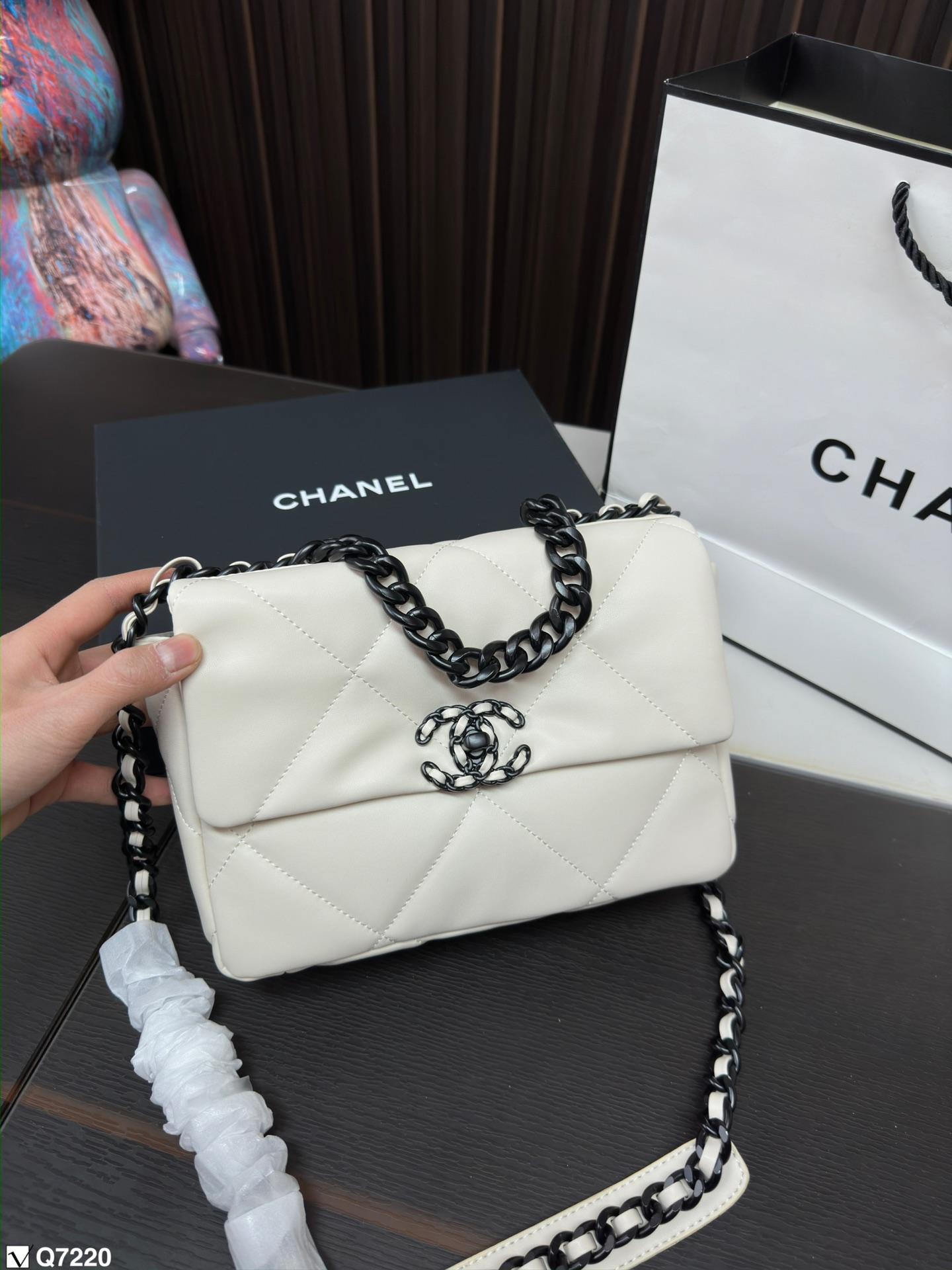 Replica Chanel Bag 17*25CM