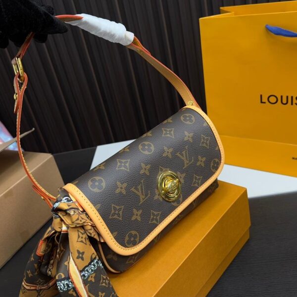 Replica Louis Vuitton Bag 13*22CM