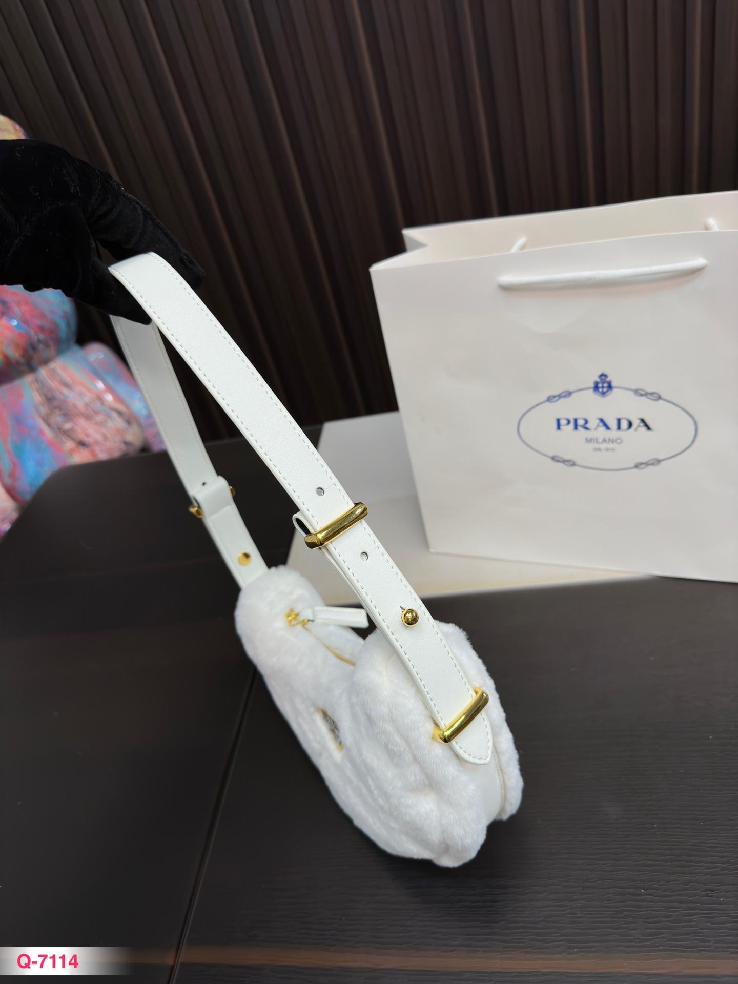 Replica Prada Bag 22*13CM
