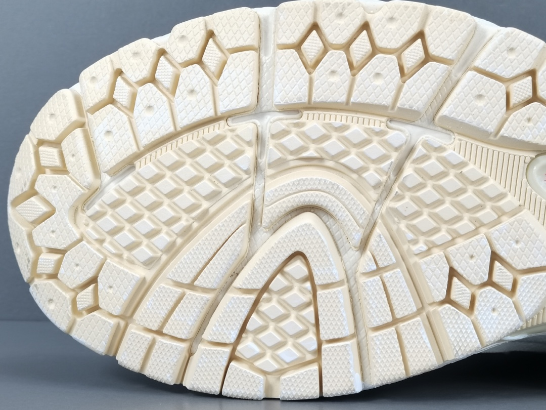 Replica New Balance Shoe New Balance 2002R Reflned FutureML2002RDC