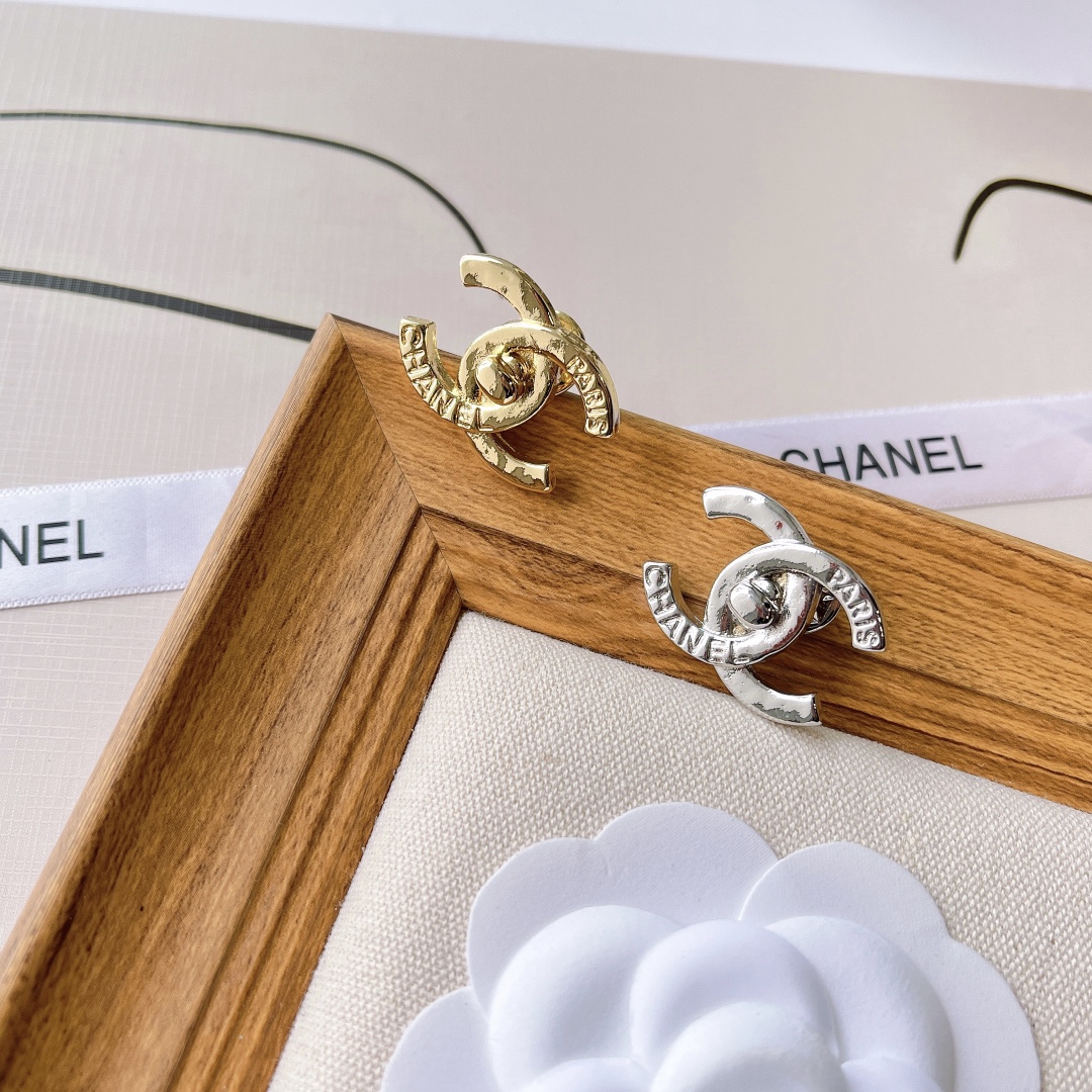 Replica CHANEL Brooch