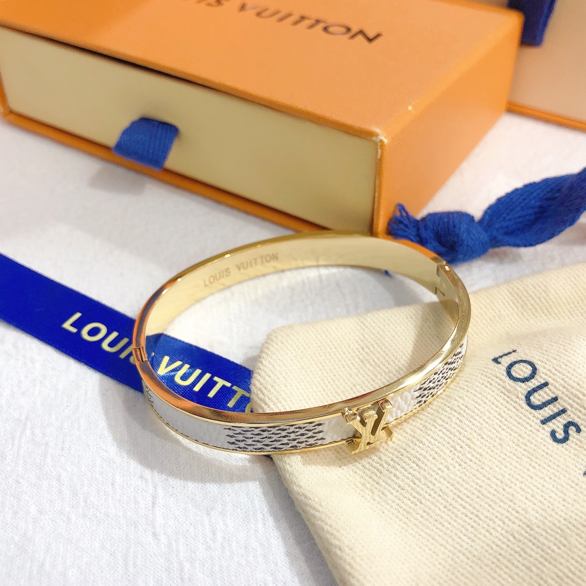 Replica LOUIS VUITTON Bangle
