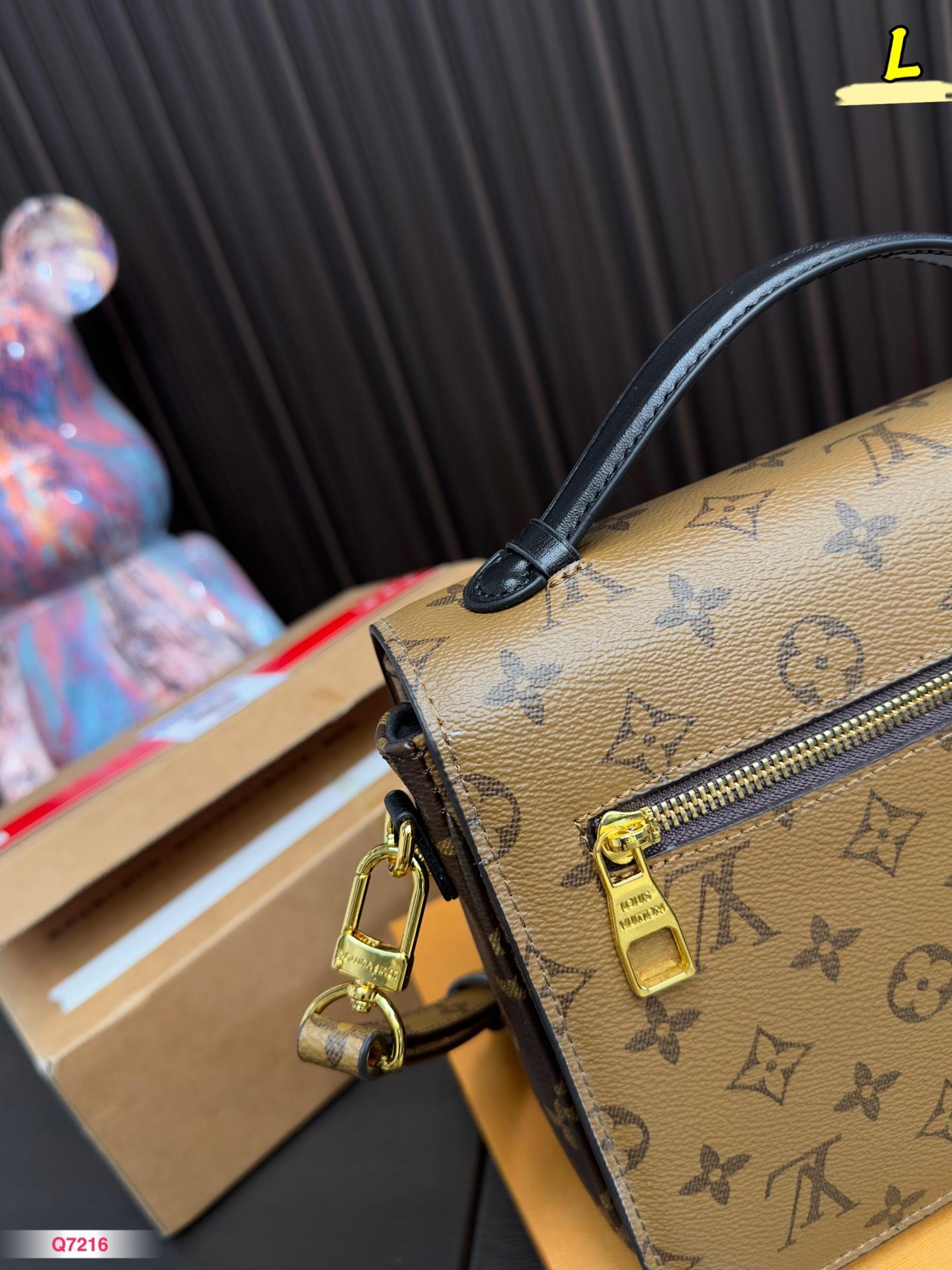 Replica Louis Vuitton Bag 24*18CM