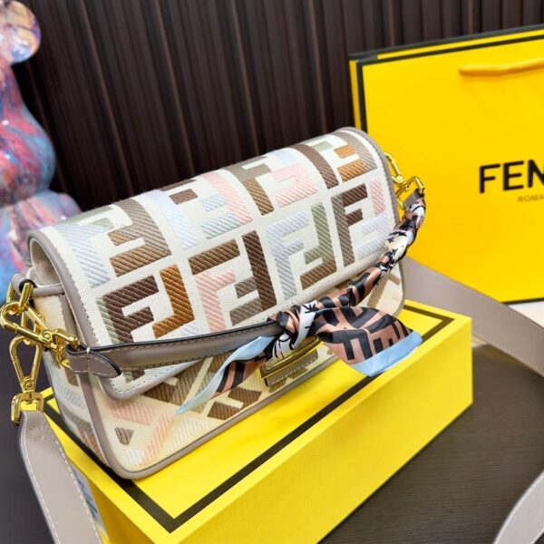 Replica Fendi Bag 15*26CM