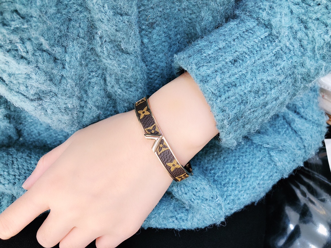 Replica LOUIS VUITTON Bangle