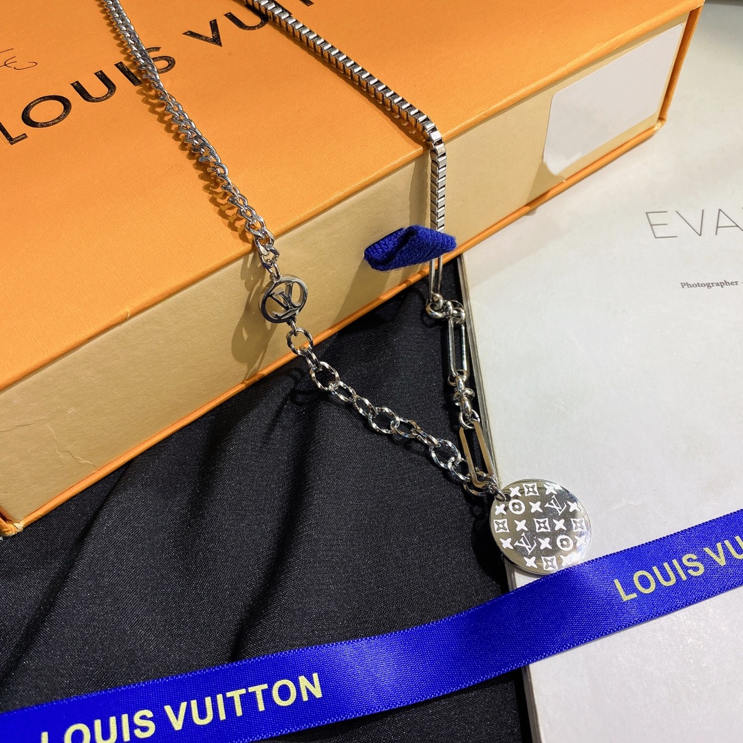 Replica LOUIS VUITTON Necklace
