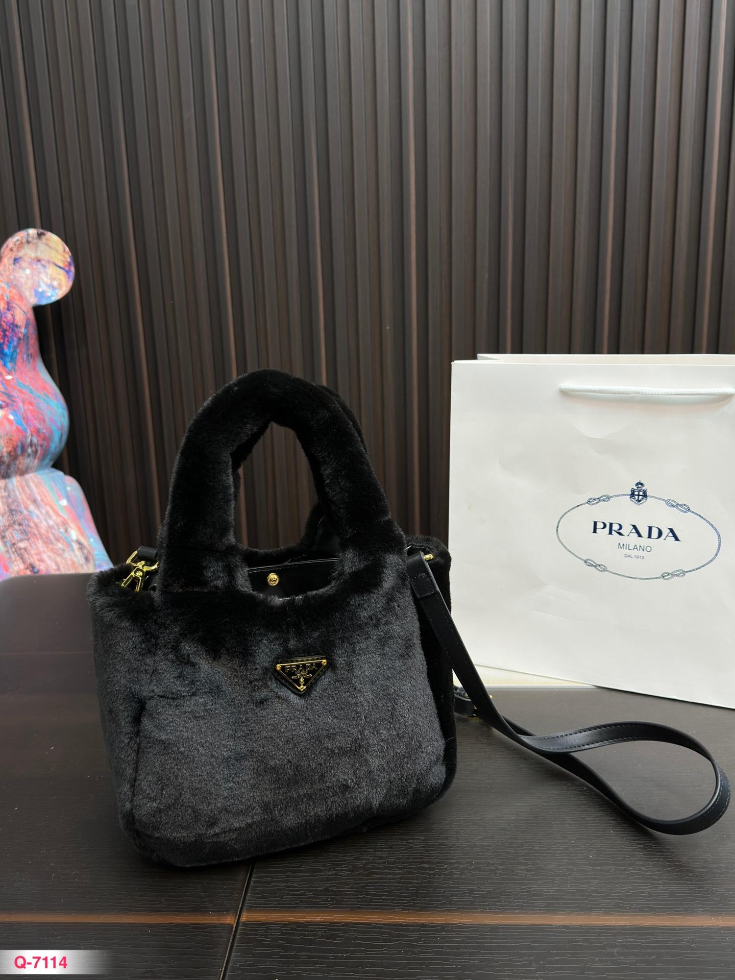 Replica Prada Bag 20*16CM