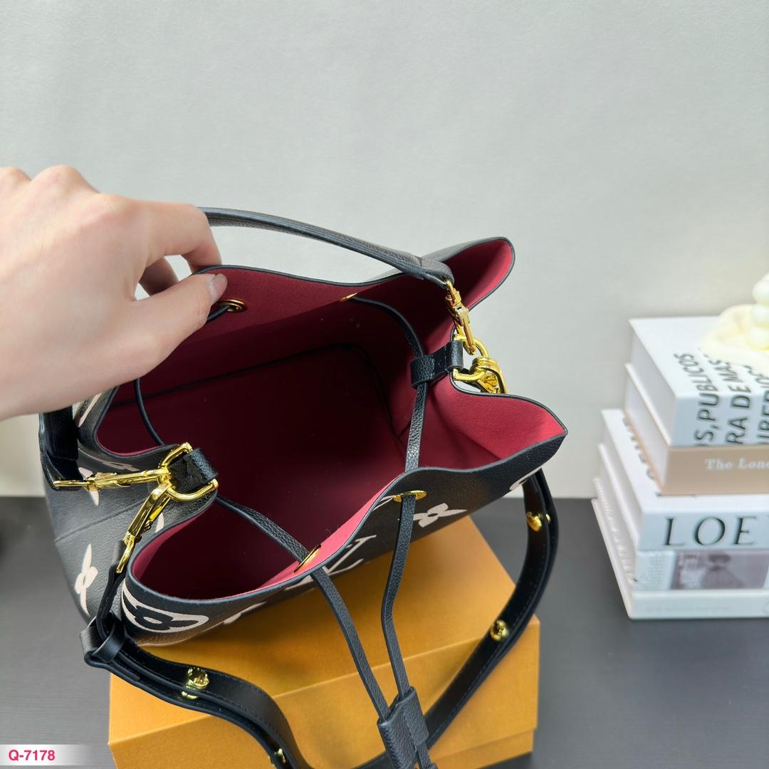 Replica Louis Vuitton Bag 25*25CM