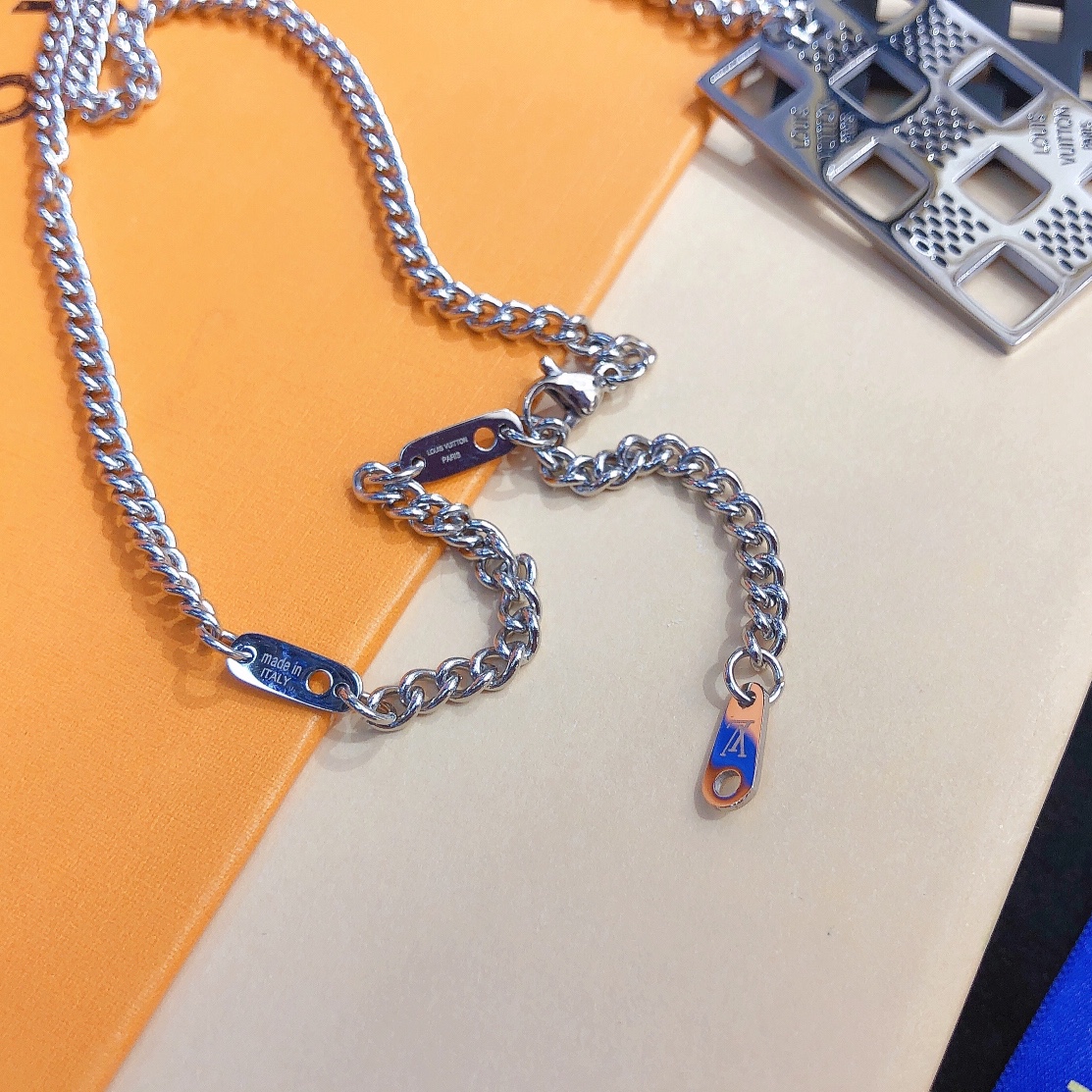 Replica LOUIS VUITTON Necklace