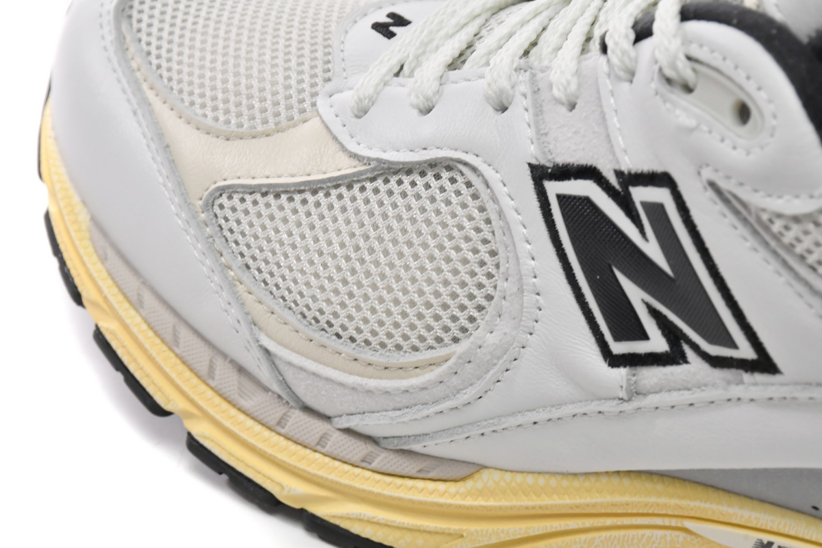 Replica New Balance Shoe New Running Shoes ML2002RT Thisisneverthat x New Balance 2002R White