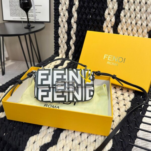 Replica Fendi Bag 13*7*19CM