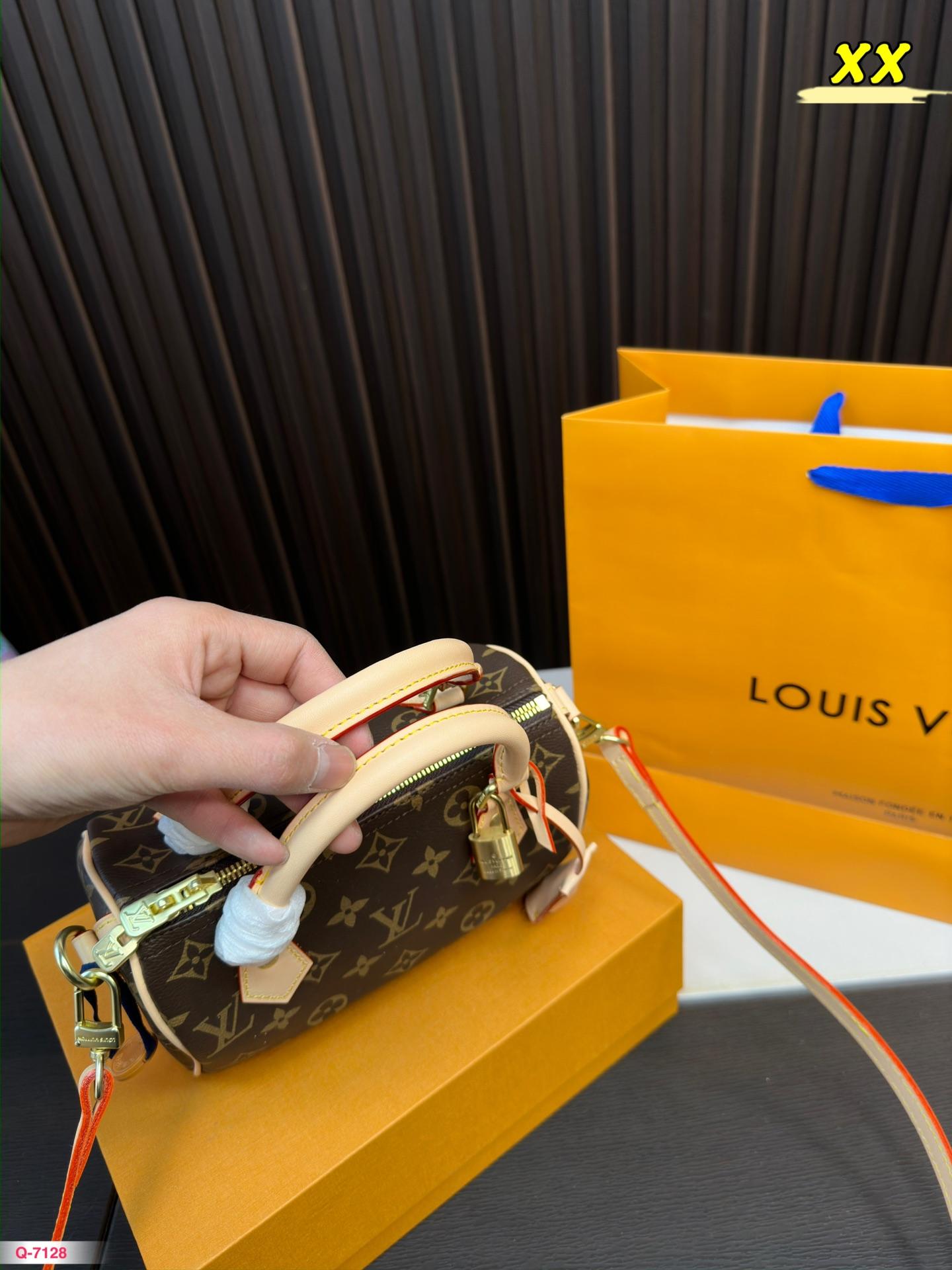 Replica Louis Vuitton Bag 14*20CM