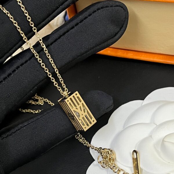 Replica LOUIS VUITTON Necklace