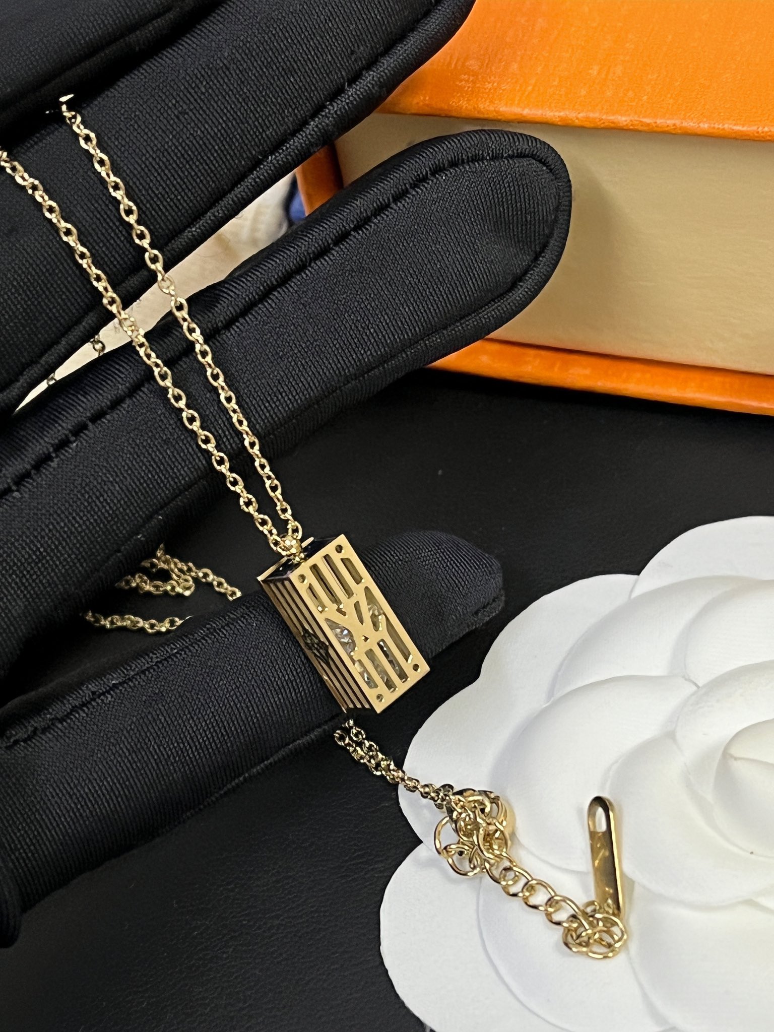 Replica LOUIS VUITTON Necklace