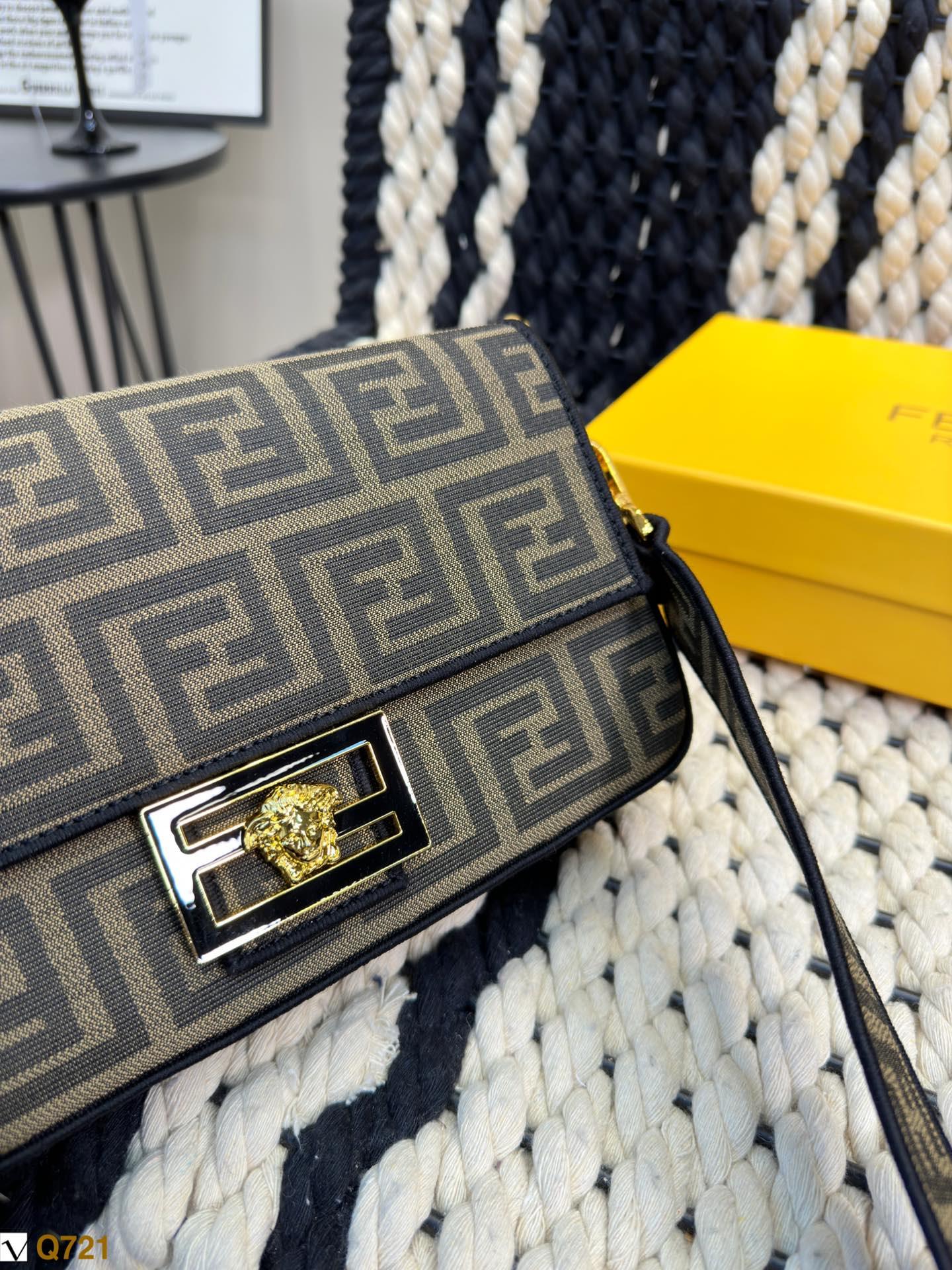 Replica Fendi Bag 14*25CM