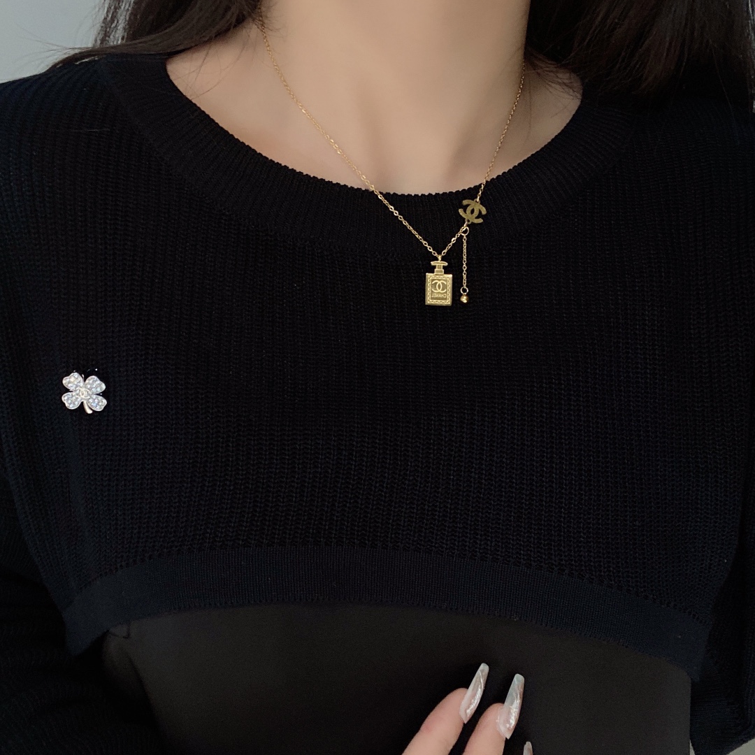 Replica CHANEL Brooch