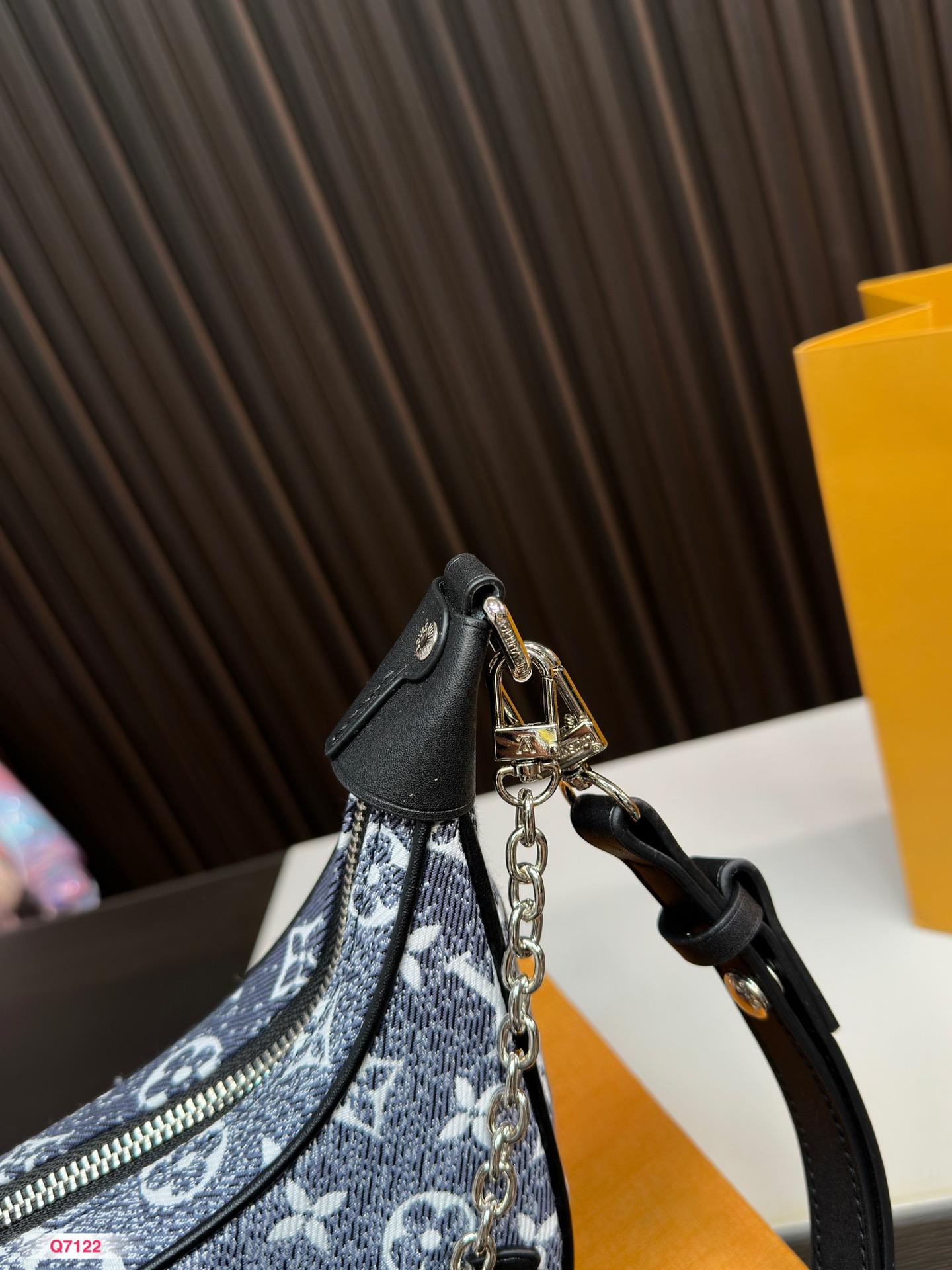 Replica Louis Vuitton Bag 12*22CM