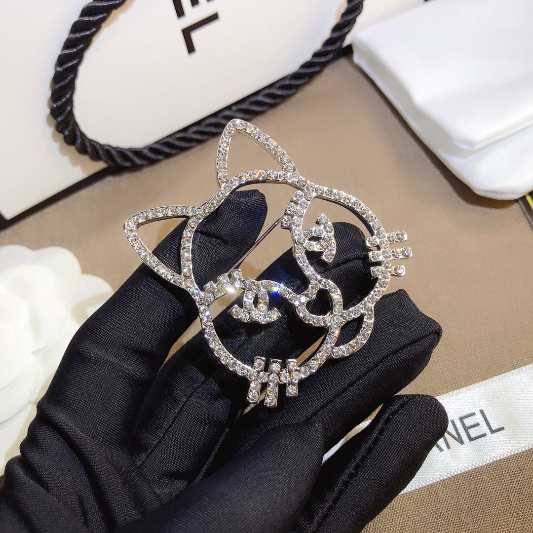 Replica CHANEL Brooch