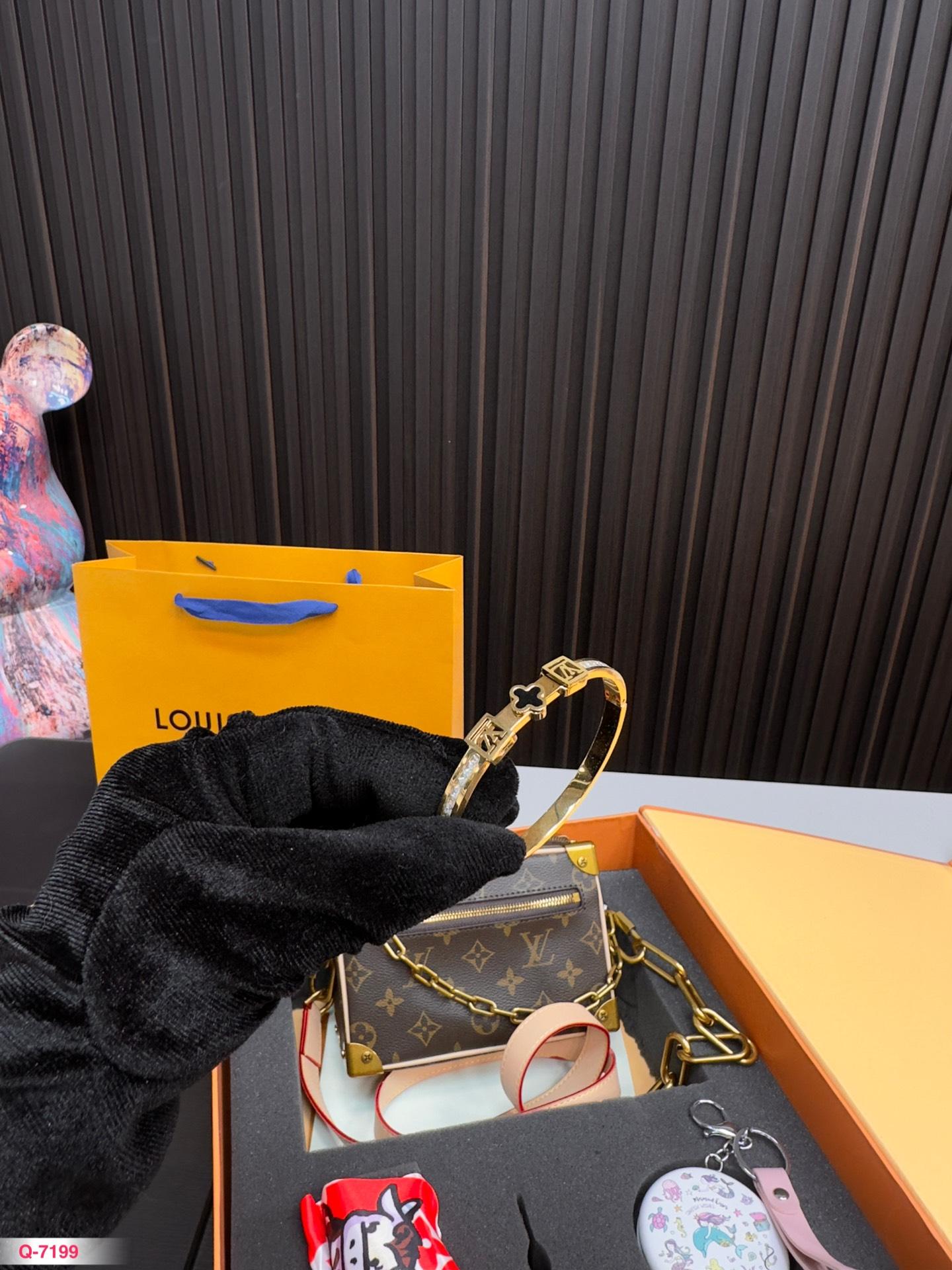 Replica Louis Vuitton Bag set 12*18CM