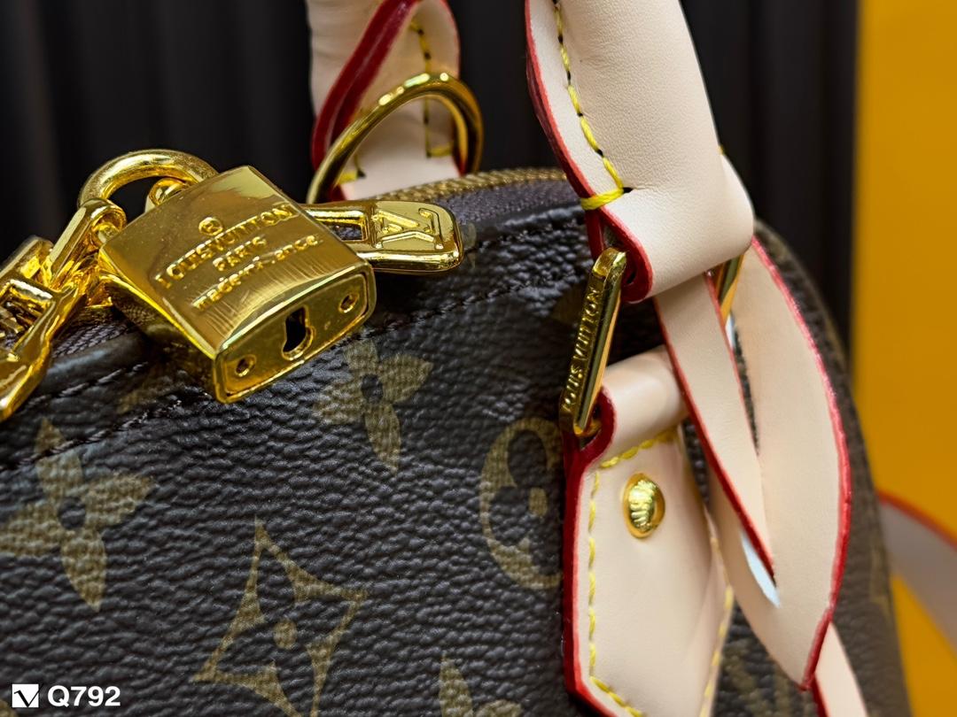 Replica Louis Vuitton Bag 17*24CM