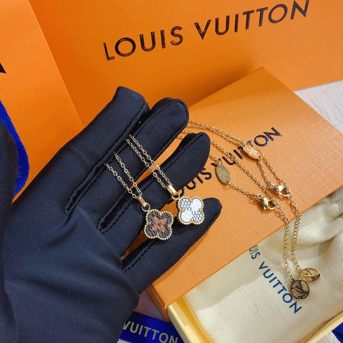 Replica LOUIS VUITTON Necklace