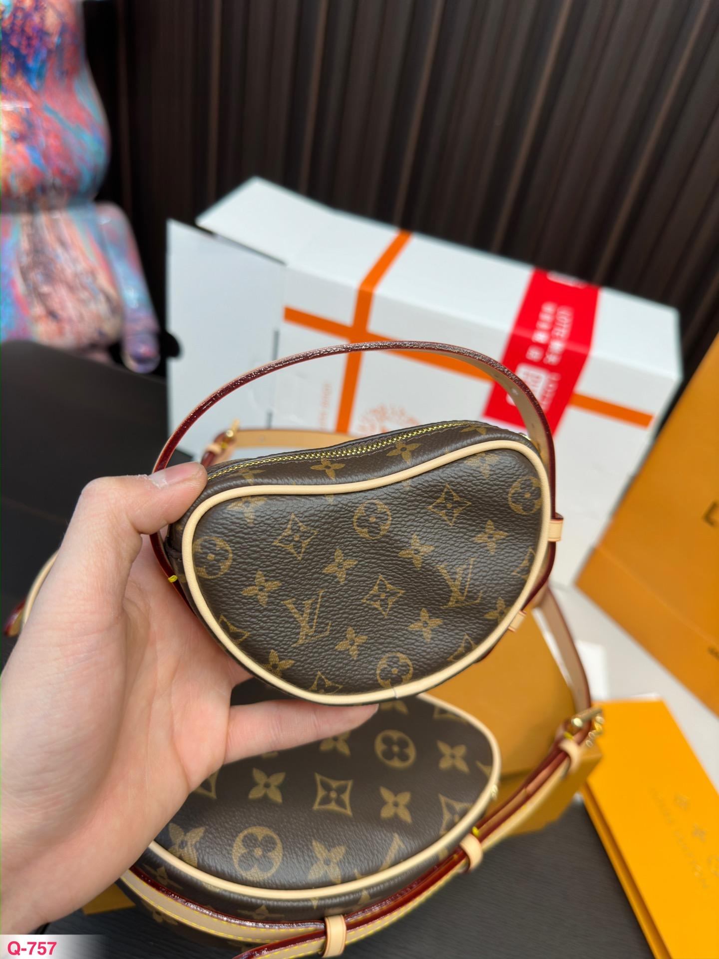Replica Louis Vuitton Bag 14*25CM