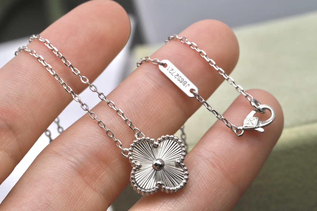 Replica VanCleef Arpels Necklace