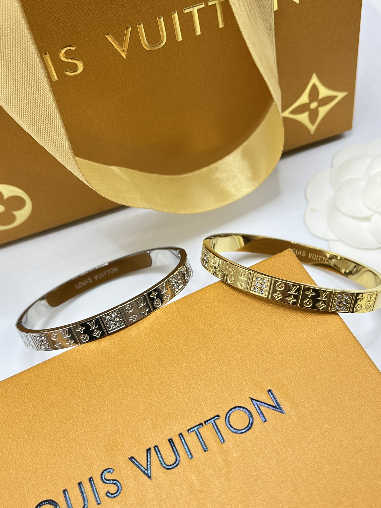 Replica LOUIS VUITTON Bangle