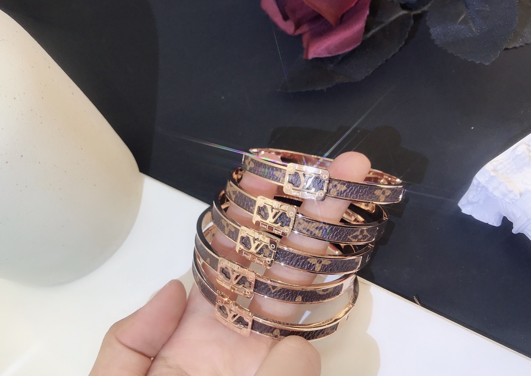 Replica LOUIS VUITTON Bangle