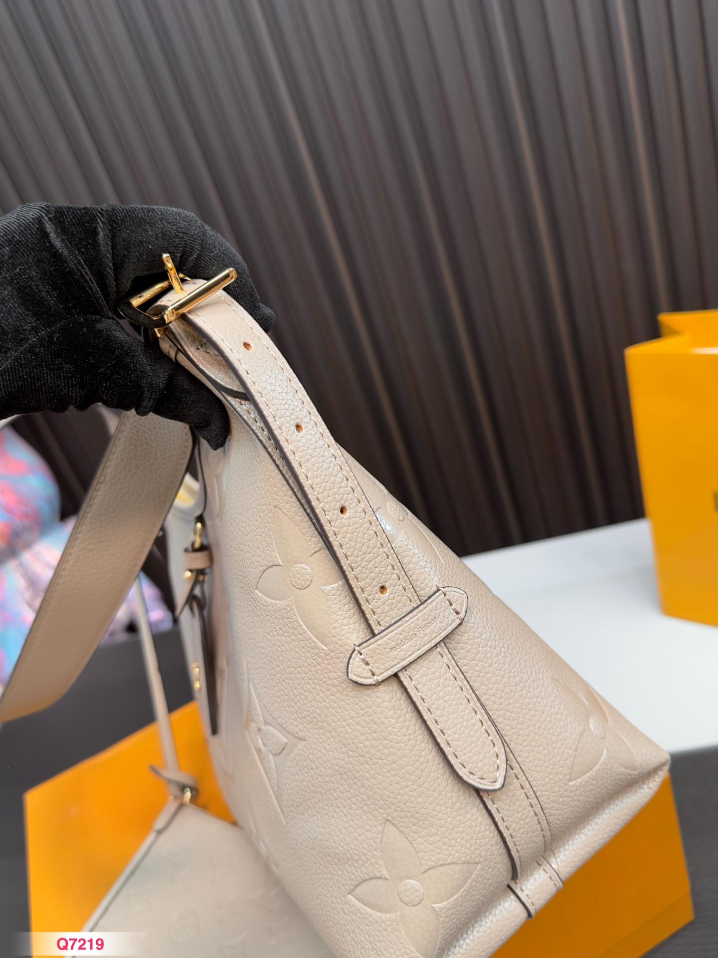 Replica Louis Vuitton Bag 28*20CM