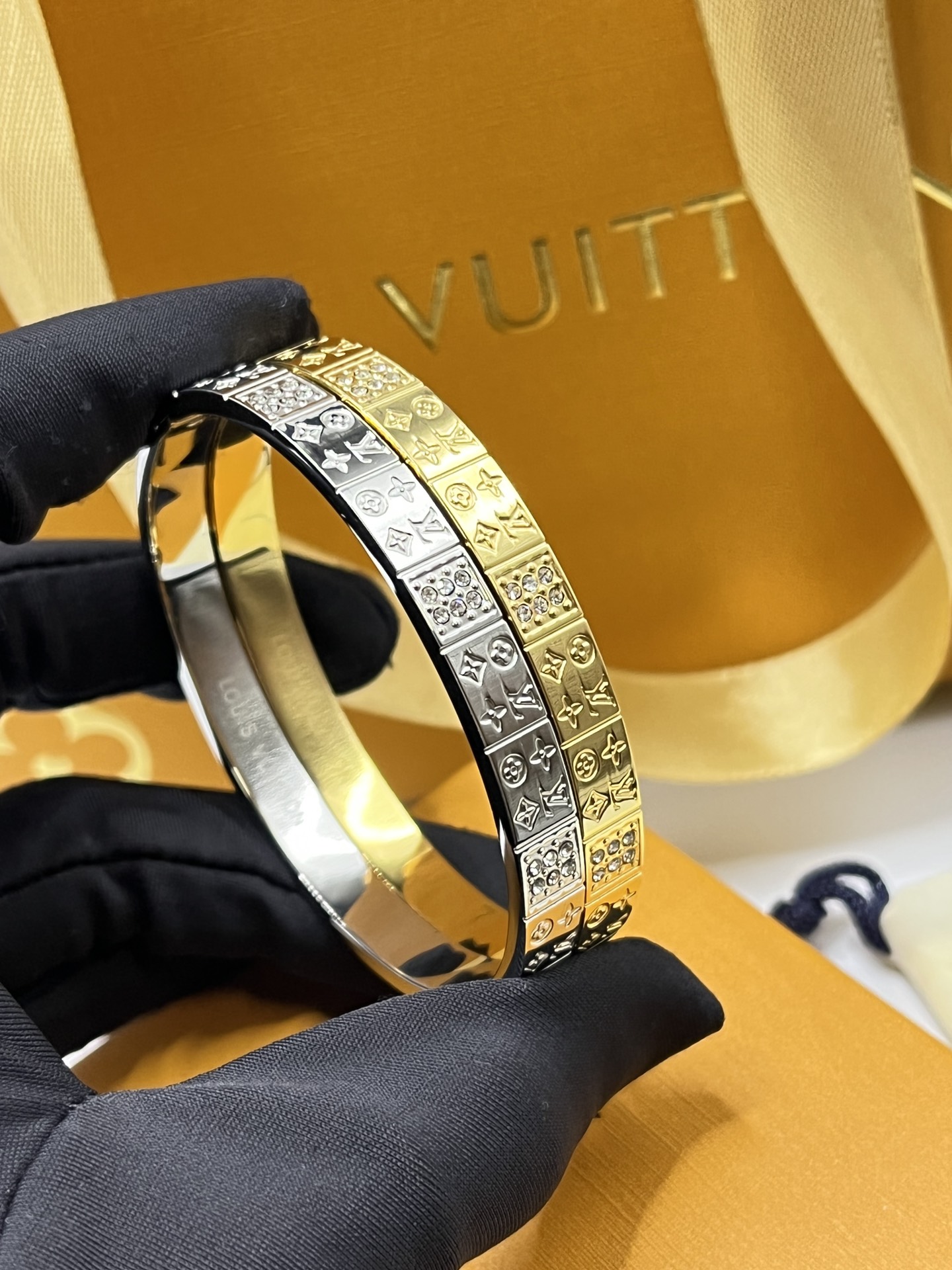 Replica LOUIS VUITTON Bangle